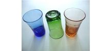 Plateau et six verres colorés