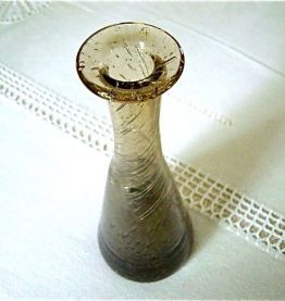 Flacon ou vase soliflore brun fumé en verre soufflé 