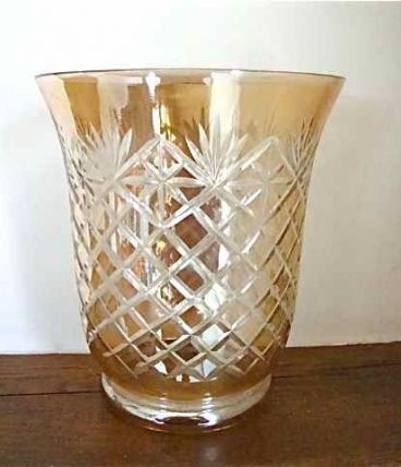 Vase en cristal arts déco taillé irisé couleur ambre