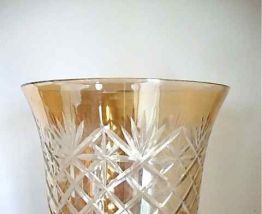 Vase en cristal arts déco taillé irisé couleur ambre