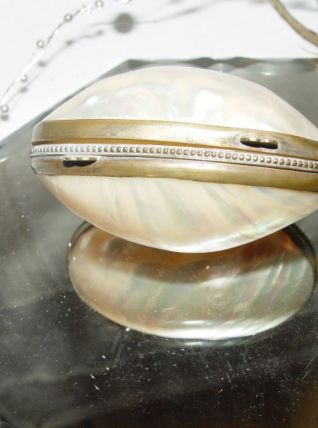 Boîte- oeuf à chapelet ancienne