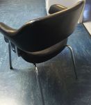 Fauteuil vintage skai noir, années 60 ?
