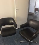 Fauteuil vintage skai noir, années 60 ?
