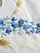 Nappe à thé brodée main