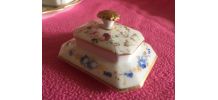 service porcelaine avec son plateau . 
