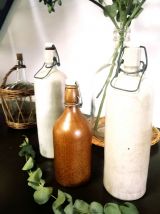 3 bouteilles en grès