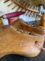 Paire d’embauchoirs en bois