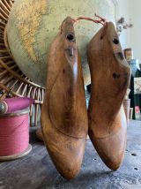 Paire d’embauchoirs en bois