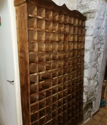 MEUBLE ANCIEN A CASES PROVENANCE SUREMENT BOUTIQUE DE CAMPAG