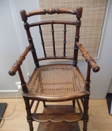 Chaise d'enfant ancienne en bois 