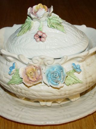 Petite soupière centre de table façon CAPODIMONTE