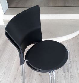 Paire de chaises italiennes Isis fin 90
