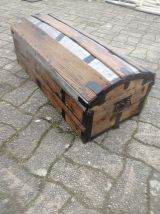 Coffre malle bombée vintage rénover tissus bois acier