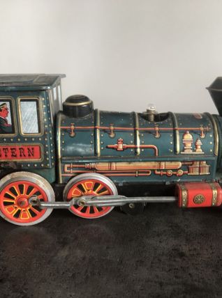 Ancienne locomotive en tôle des années 60