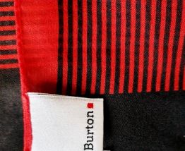 Carré Burton rouge et noir