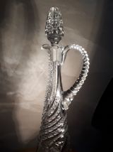 carafe cristal et bouchon  taillee et cisele