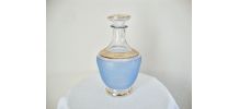 Carafe en verre sablé bleu et or