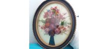 Cadre ovale bombe avec fleurs