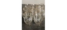 11 anciens petits verres à liqueur gravés années 50
