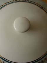 Soupière ou légumier ancien en porcelaine