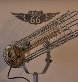 Lampe rétro futuriste 3