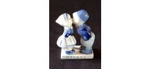 Figurine "premier baiser" en porcelaine