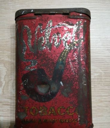 Boite ancienne à tabac VELVET