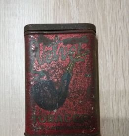 Boite ancienne à tabac VELVET