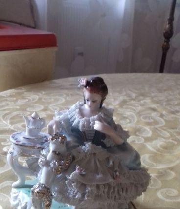Belle marquise en porcelaine du japon