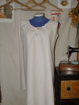Ancienne chemise longue faite et brodée main