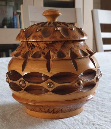 Pot à tabac en bois