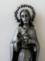 Statuette jésus auréolé en étain ciselé main signé 