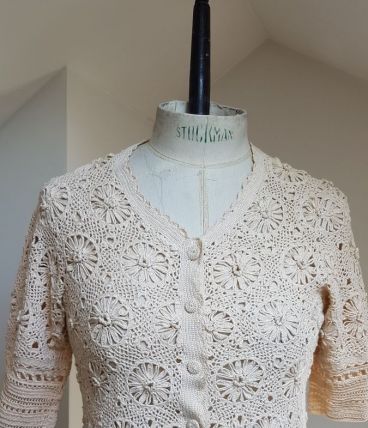 gilet en crochet beige