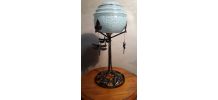 lampe fer forge ,motif feuille de vigne et libelule  ,1920  