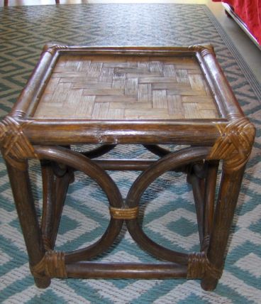 Petite table basse en rotin