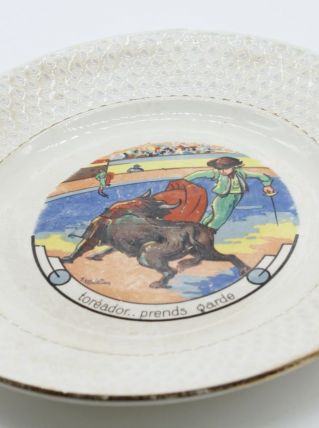 Assiette en faience toréador prend garde 
