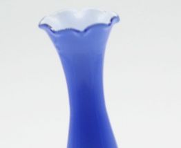 Vase en opaline bleu