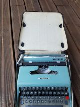 Machine à écrire olivetti lettera 22