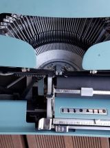 Machine à écrire olivetti lettera 22