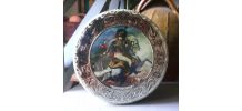 Ancienne boîte à biscuits en tôle repoussée