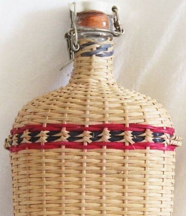 Bouteille en osier de Lourdes
