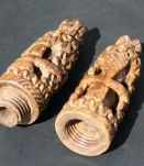 Porte-aiguilles en bois sculpté, Long. 12 cm
