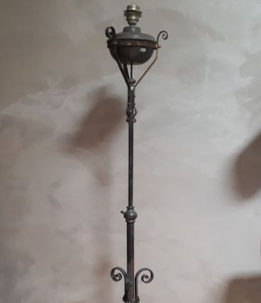 pied de lampadaire ancien  a petrole converti en electrique,