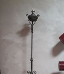 pied de lampadaire ancien  a petrole converti en electrique,