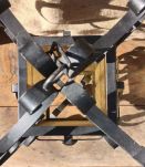 Ancienne suspension en métal et en verre jaune