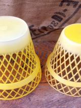 2 caches pots vintage en plastique