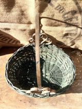 Ancien panier en osier tressé et anse en métal 
