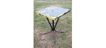 table bistrot tolix  1950. Le plateau est entièrement patiné