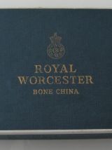 Coffret Royal Worcester Bone China cure dent + écuelle Porce