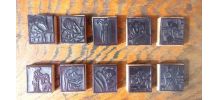 10 anciens tampons d'école en bois